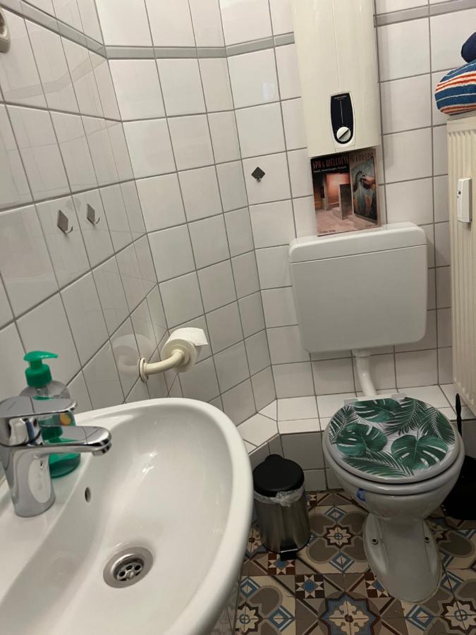 Private Schlafzimmer Mit Wc Dusche Mönchengladbach Exteriör bild