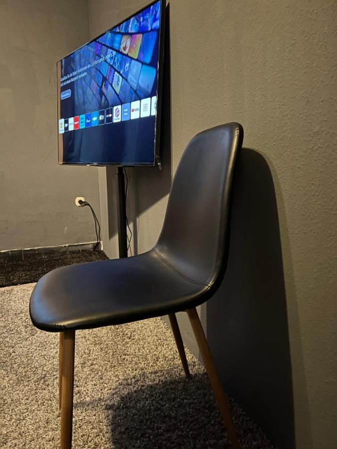 Private Schlafzimmer Mit Wc Dusche Mönchengladbach Exteriör bild